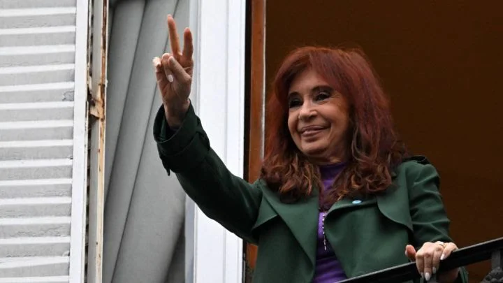 cristina-kirchner-el-balcon-de-su-casa-11062026-2258843